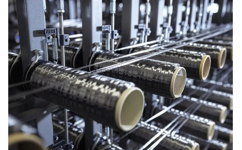 “黑色黃金”碳纖維 寒冬里的一把火